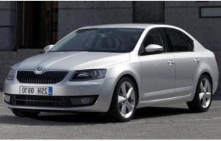 Fußmatten Skoda Octavia Hatchback (2013 - 2017) logo Hybrid