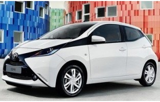 Fußmatten Toyota Aygo (2014 - 2018) - logo Hybrid